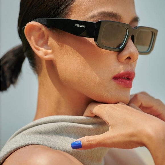 New - Prada Eyewear PR 06YS rectangle frame sunglasses - Picture 8 of 17